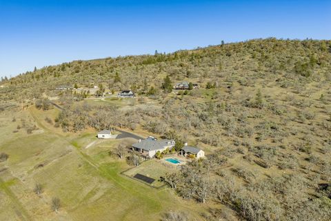 Tiny photo for 4182 N Roxy Drive, Medford, OR 97504 (MLS # 220215071)