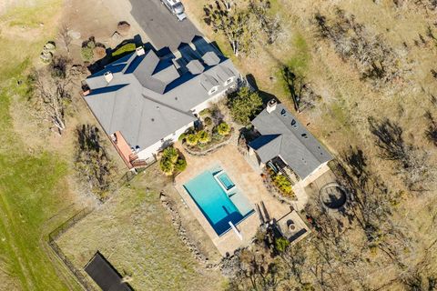 Tiny photo for 4182 N Roxy Drive, Medford, OR 97504 (MLS # 220215071)