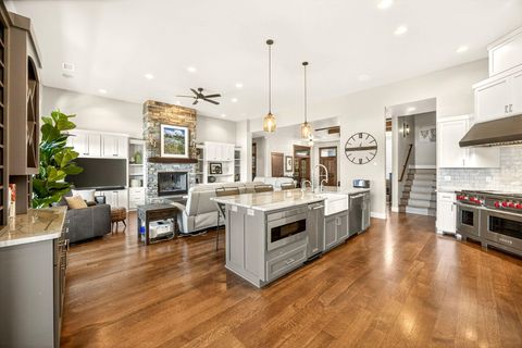 Tiny photo for 4182 N Roxy Drive, Medford, OR 97504 (MLS # 220215071)