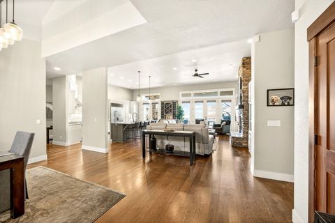 Tiny photo for 4182 N Roxy Drive, Medford, OR 97504 (MLS # 220215071)