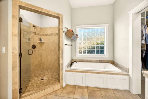 Tiny photo for 4182 N Roxy Drive, Medford, OR 97504 (MLS # 220215071)