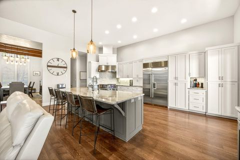 Tiny photo for 4182 N Roxy Drive, Medford, OR 97504 (MLS # 220215071)