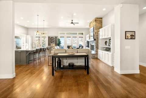 Tiny photo for 4182 N Roxy Drive, Medford, OR 97504 (MLS # 220215071)