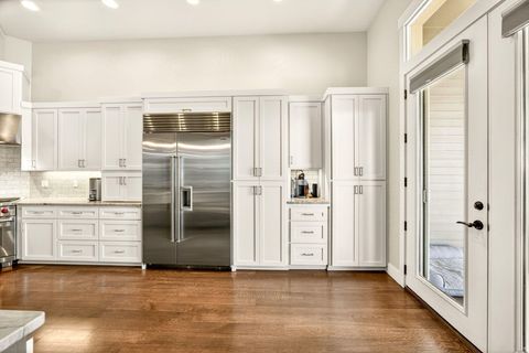 Tiny photo for 4182 N Roxy Drive, Medford, OR 97504 (MLS # 220215071)