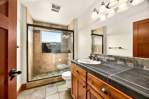 Tiny photo for 4182 N Roxy Drive, Medford, OR 97504 (MLS # 220215071)