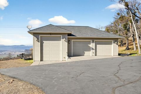 Tiny photo for 4182 N Roxy Drive, Medford, OR 97504 (MLS # 220215071)