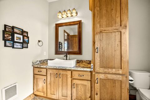 Tiny photo for 4182 N Roxy Drive, Medford, OR 97504 (MLS # 220215071)