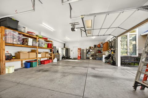 Tiny photo for 4182 N Roxy Drive, Medford, OR 97504 (MLS # 220215071)