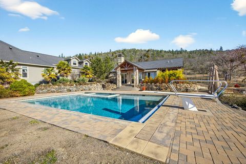 Tiny photo for 4182 N Roxy Drive, Medford, OR 97504 (MLS # 220215071)