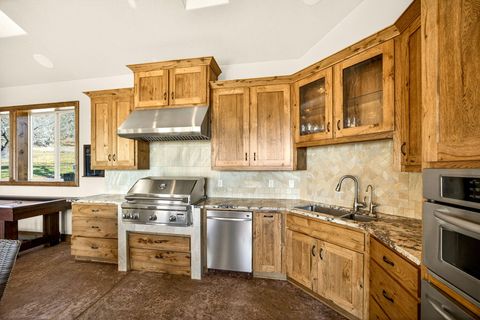 Tiny photo for 4182 N Roxy Drive, Medford, OR 97504 (MLS # 220215071)