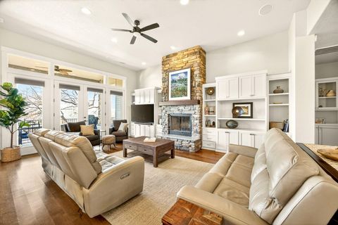 Tiny photo for 4182 N Roxy Drive, Medford, OR 97504 (MLS # 220215071)