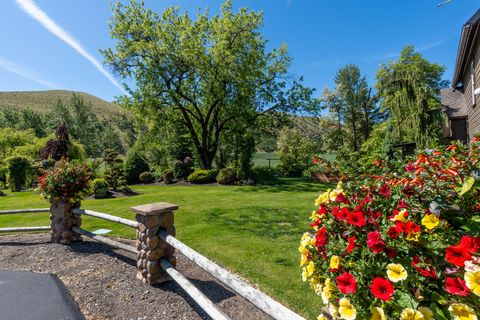 Tiny photo for 6100 Eightmile Road, The Dalles, OR 97058 (MLS # 220220770)