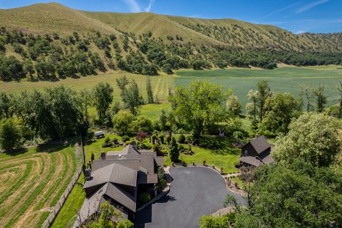 Tiny photo for 6100 Eightmile Road, The Dalles, OR 97058 (MLS # 220220770)