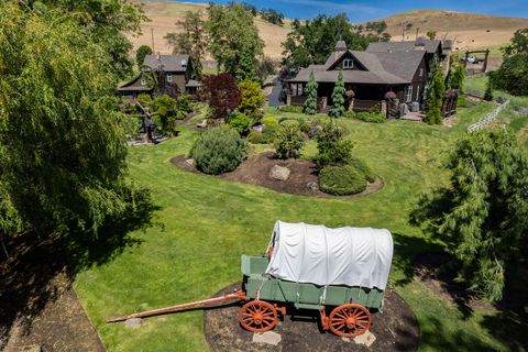Photo of 6100 Eightmile Road, The Dalles, OR 97058 (MLS # 220220770)