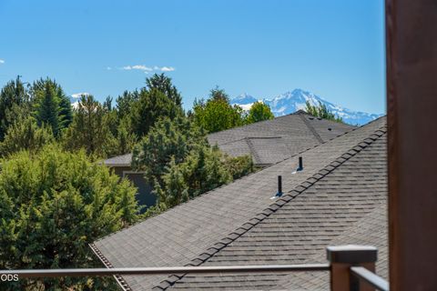 Tiny photo for 10792 Ironstone Court, Redmond, OR 97756 (MLS # 220222613)
