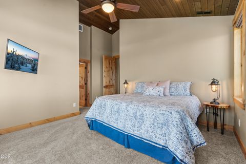 Tiny photo for 10792 Ironstone Court, Redmond, OR 97756 (MLS # 220222613)