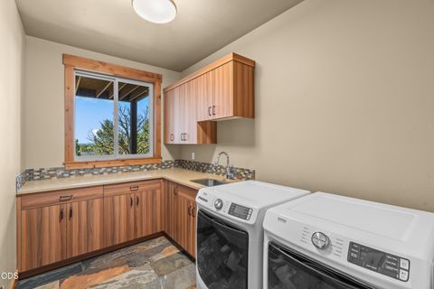 Tiny photo for 10792 Ironstone Court, Redmond, OR 97756 (MLS # 220222613)