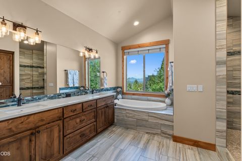 Tiny photo for 10792 Ironstone Court, Redmond, OR 97756 (MLS # 220222613)