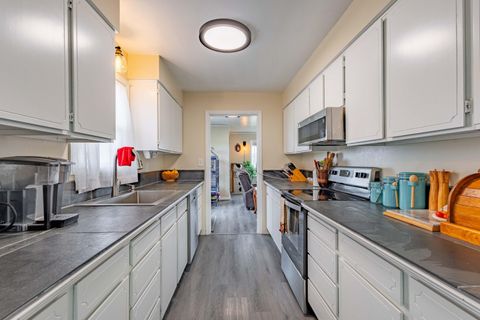 Tiny photo for 1030 S Adams Drive, Madras, OR 97741 (MLS # 220213587)