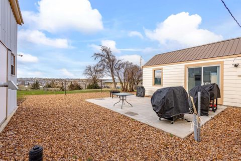 Tiny photo for 1030 S Adams Drive, Madras, OR 97741 (MLS # 220213587)