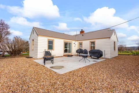 Tiny photo for 1030 S Adams Drive, Madras, OR 97741 (MLS # 220213587)