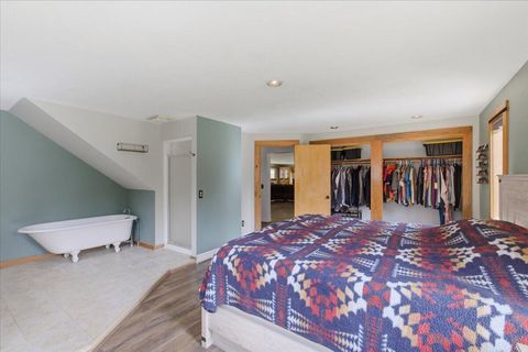 Tiny photo for 40875 Peoples Drive, Lebanon, OR 97355 (MLS # 220216927)