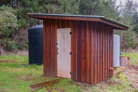 Tiny photo for 40875 Peoples Drive, Lebanon, OR 97355 (MLS # 220216927)