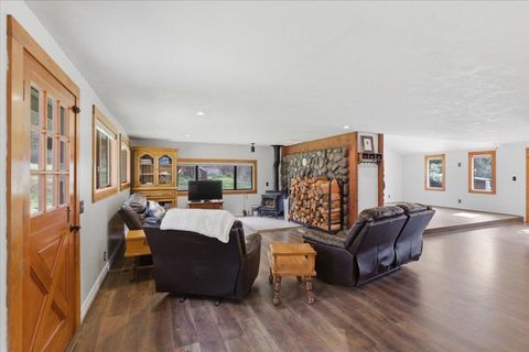 Tiny photo for 40875 Peoples Drive, Lebanon, OR 97355 (MLS # 220216927)