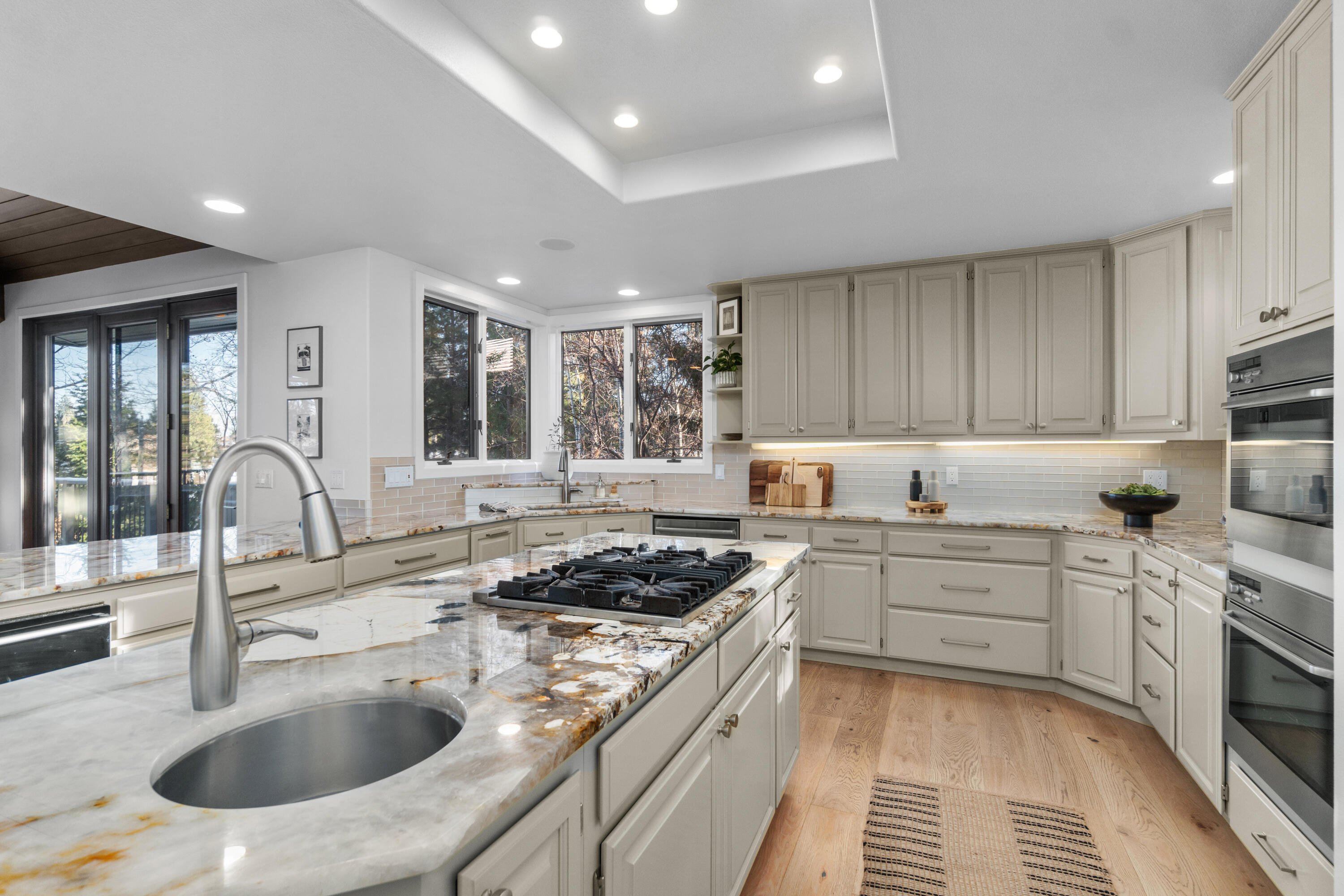 Broken Top - Residential