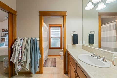 Tiny photo for 3864 Crystal Springs Drive, Medford, OR 97504 (MLS # 220212655)