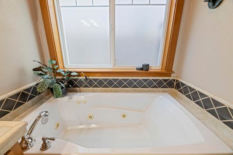 Tiny photo for 3864 Crystal Springs Drive, Medford, OR 97504 (MLS # 220212655)