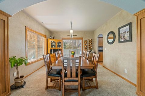 Tiny photo for 3864 Crystal Springs Drive, Medford, OR 97504 (MLS # 220212655)