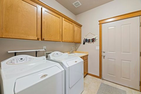 Tiny photo for 3864 Crystal Springs Drive, Medford, OR 97504 (MLS # 220212655)