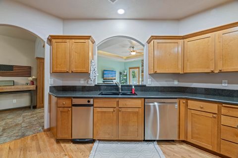 Tiny photo for 3864 Crystal Springs Drive, Medford, OR 97504 (MLS # 220212655)