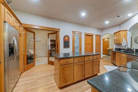 Tiny photo for 3864 Crystal Springs Drive, Medford, OR 97504 (MLS # 220212655)