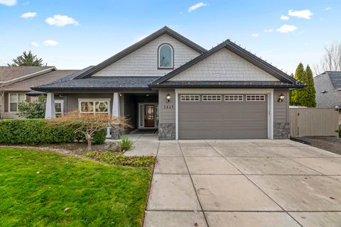 Photo of 3864 Crystal Springs Drive, Medford, OR 97504 (MLS # 220212655)