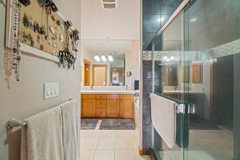 Tiny photo for 3864 Crystal Springs Drive, Medford, OR 97504 (MLS # 220212655)