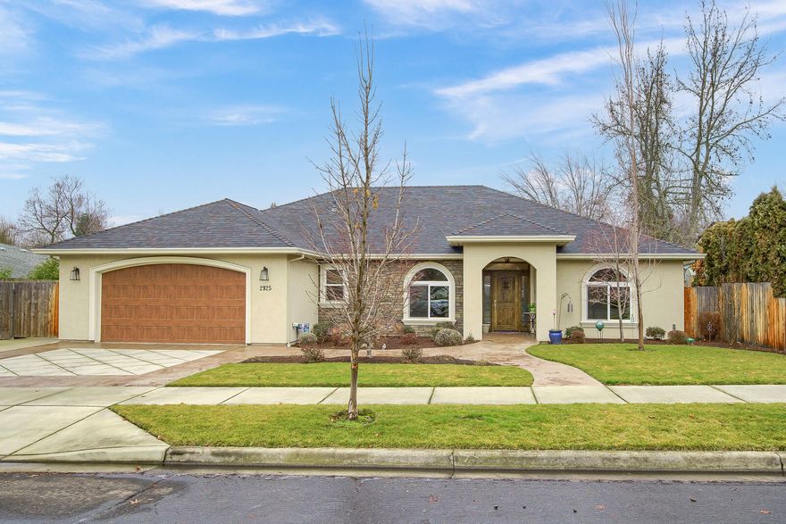 Rare find in East Medford ! Stunning Michael Susi custom built single level home. Open and split floor plan with attention to detail