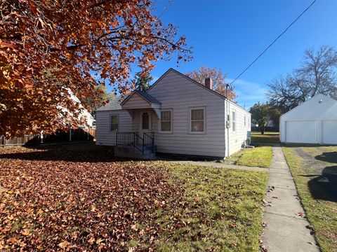 Photo of 3125 Summers Lane, Klamath Falls, OR 97603 (MLS # 220211371)