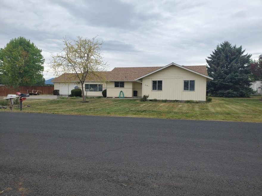 Inspection has been done, septic pumped and inspected, water quality and flow tests complete. Rare find in Prineville. Don't miss out on this one level home on a little over an acre in NW Prineville just minutes from town. This spacious home has a very large 2 car garage and needs a little TLC. This home has a new roof in last couple years. Need space for animals? Then you are in luck! Call this amazing property home.