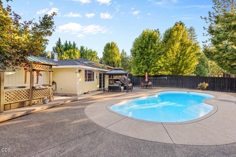 Tiny photo for 255 Queens Branch Road, Rogue River, OR 97537 (MLS # 220226147)