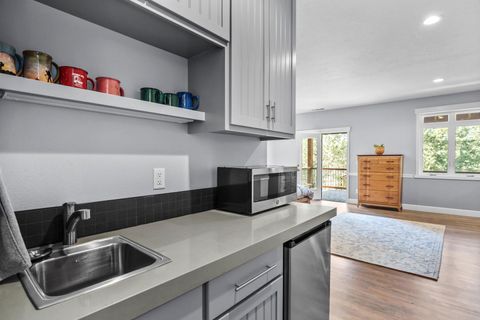 Tiny photo for 69205 Hawksflight Drive, Sisters, OR 97759 (MLS # 220216913)