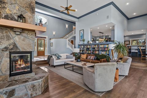 Tiny photo for 69205 Hawksflight Drive, Sisters, OR 97759 (MLS # 220216913)