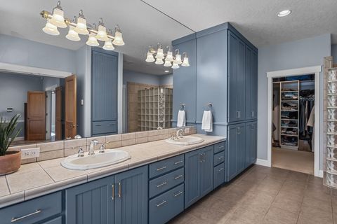 Tiny photo for 69205 Hawksflight Drive, Sisters, OR 97759 (MLS # 220216913)