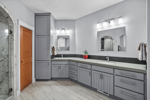 Tiny photo for 69205 Hawksflight Drive, Sisters, OR 97759 (MLS # 220216913)