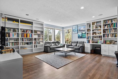 Tiny photo for 69205 Hawksflight Drive, Sisters, OR 97759 (MLS # 220216913)