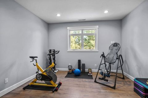 Tiny photo for 69205 Hawksflight Drive, Sisters, OR 97759 (MLS # 220216913)