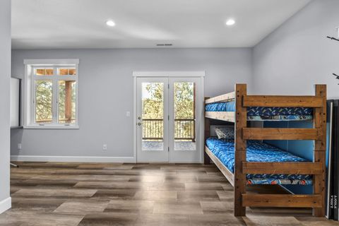 Tiny photo for 69205 Hawksflight Drive, Sisters, OR 97759 (MLS # 220216913)