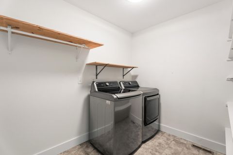 Tiny photo for 187 SW Ivy Court, Prineville, OR 97754 (MLS # 220220120)