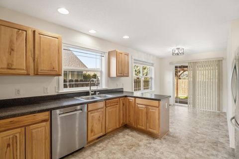 Tiny photo for 187 SW Ivy Court, Prineville, OR 97754 (MLS # 220220120)